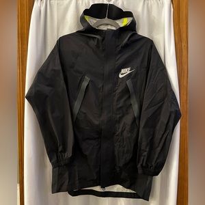 Nike Rain Jacket Boy’s Large